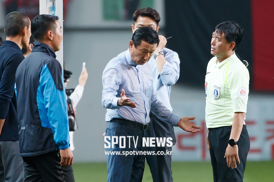 [포토S] 최강희 감독, '난 이해할 수가 없어'