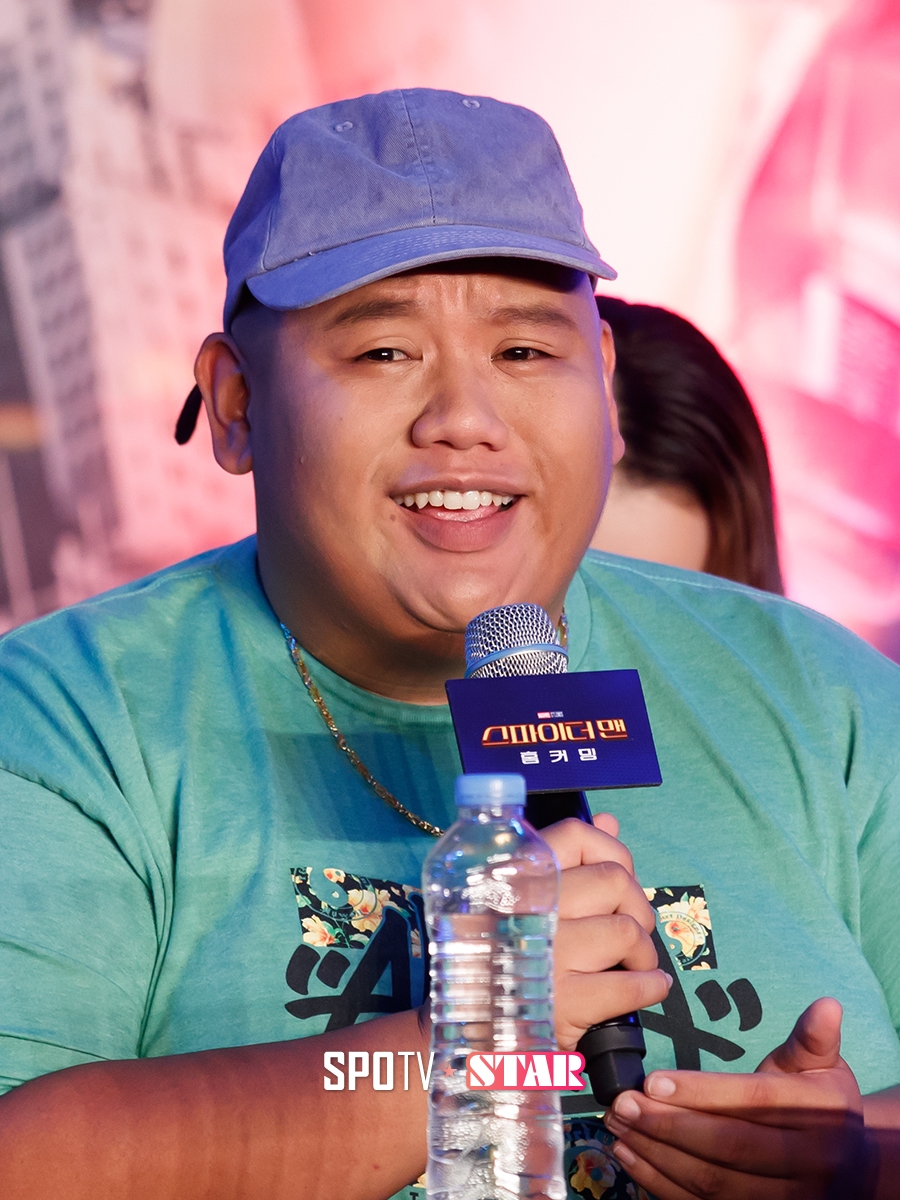 [포토S] 인사하는 배우 제이콥 배덜런