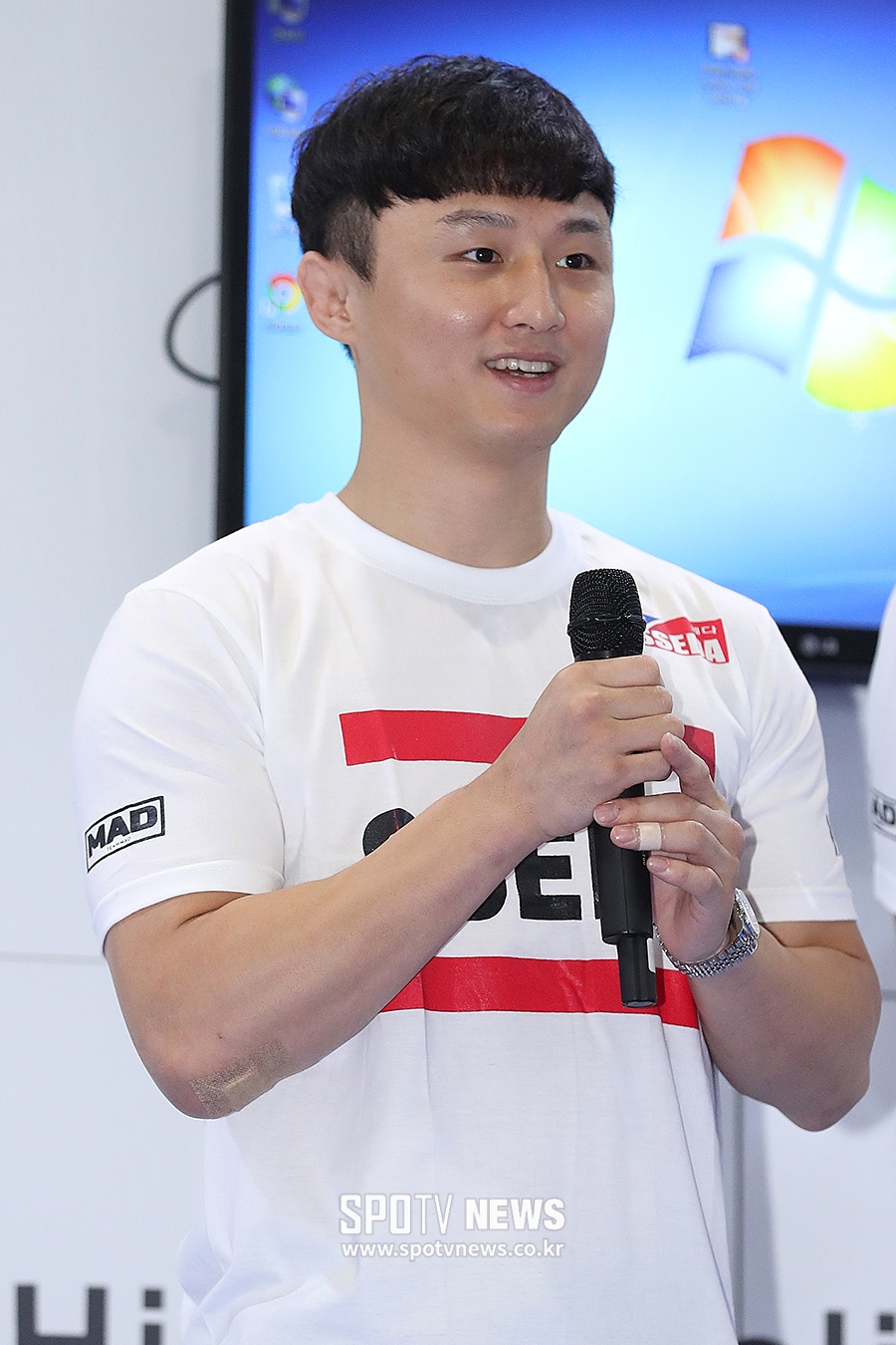 [포토S] 최두호, "재활 열심히 하고 있어요"