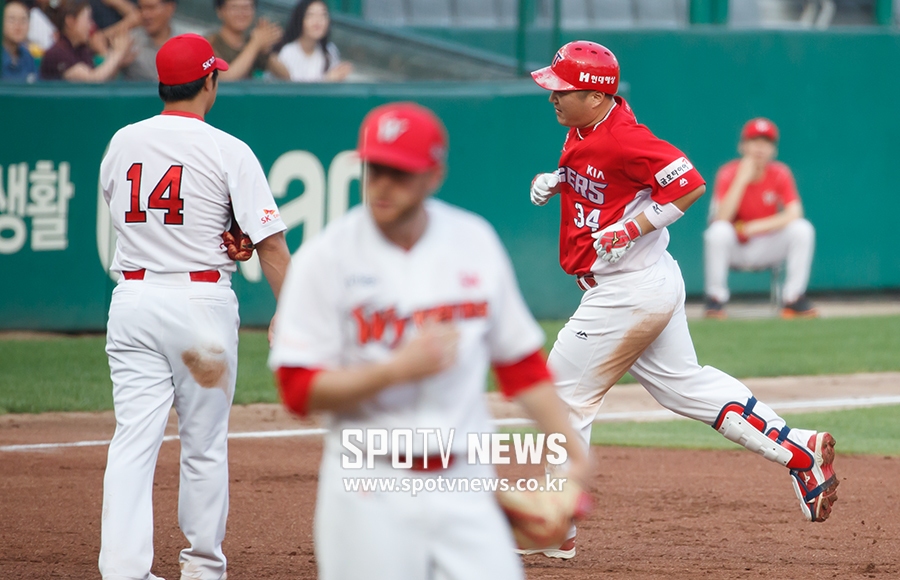 [포토S] 스리런 최형우, 2회까지 5타점 맹활약
