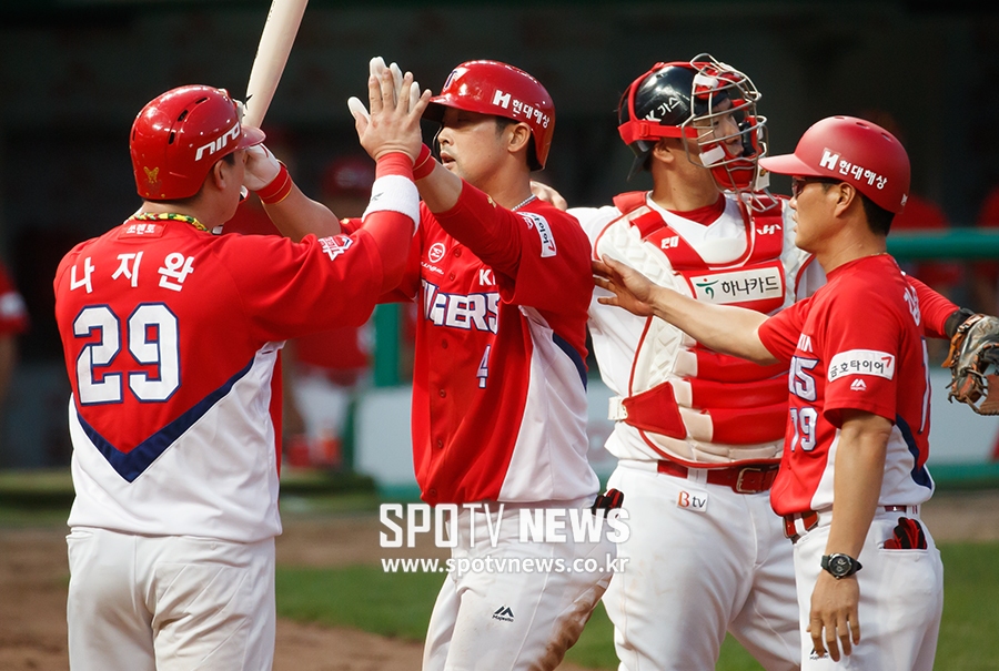 [포토S] 홈런 서동욱, 홈런 공장 SK 상대로 맹폭