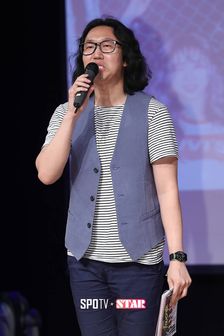 [포토S] 사회 보는 개그맨 김경진