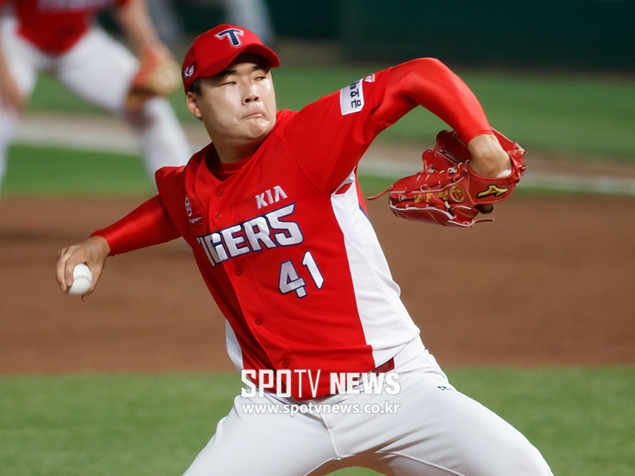 [포토S] 투구하는 KIA 한승혁