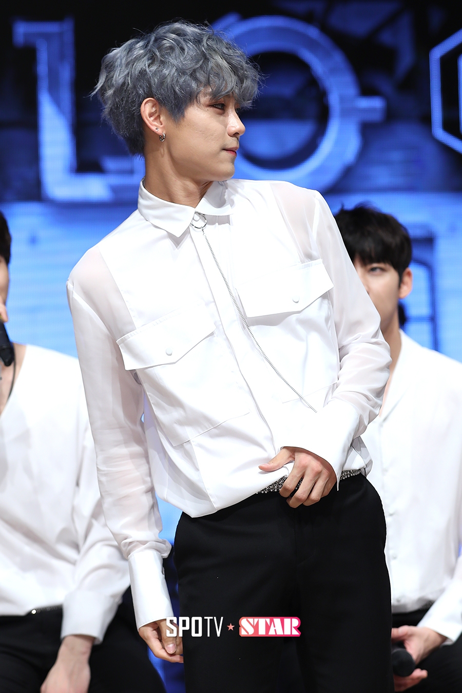 [포토S] 헤일로 오운, '고개 까딱까딱 춤'