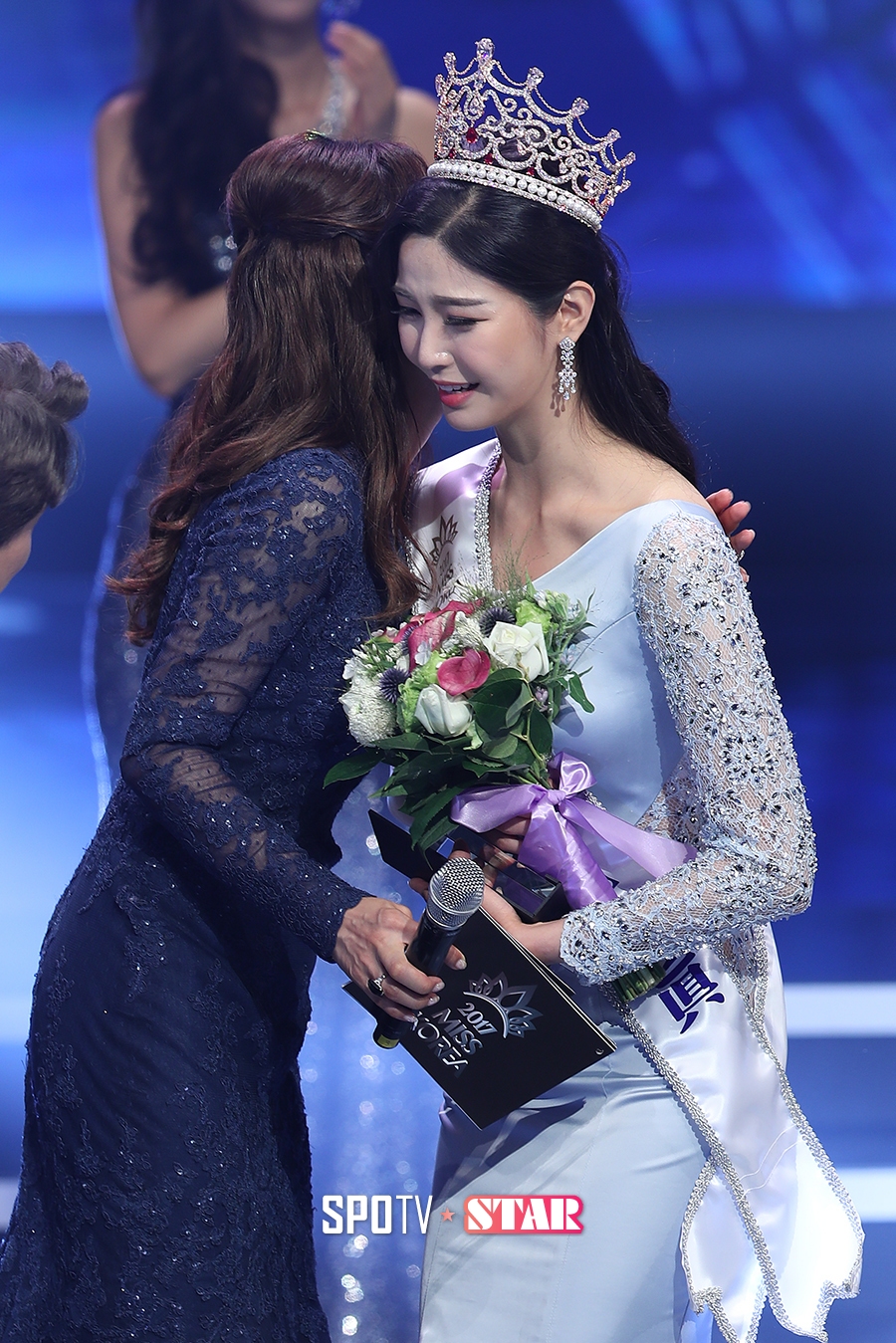[포토S] 2017 미스코리아 진 서재원, 오현경과 뜨거운 포옹