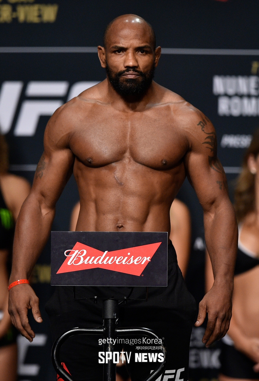 [UFC 계체 영상] 40살 맞아?…요엘 로메로, 나이 잊은 근육질 몸매