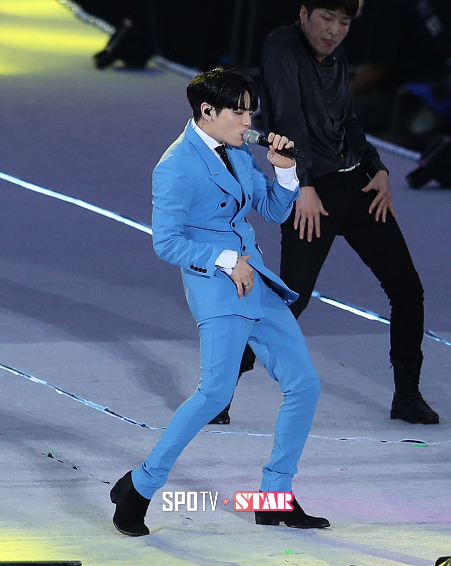 [포토S] 샤이니 종현, '블루 슈트 입고'