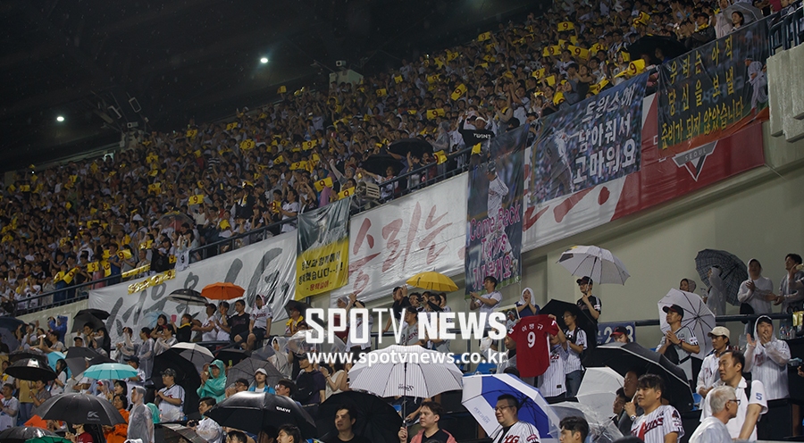 [포토S] 이병규 영구결번식 위해 자리 지키고 있는 팬들