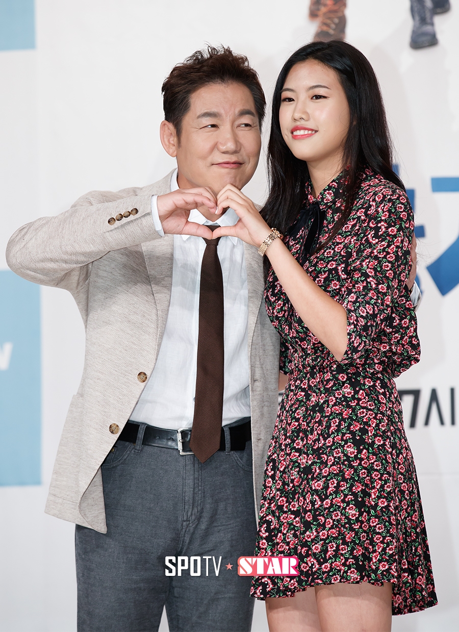 [포토S] 박상원, 사랑스런 딸 바라보며