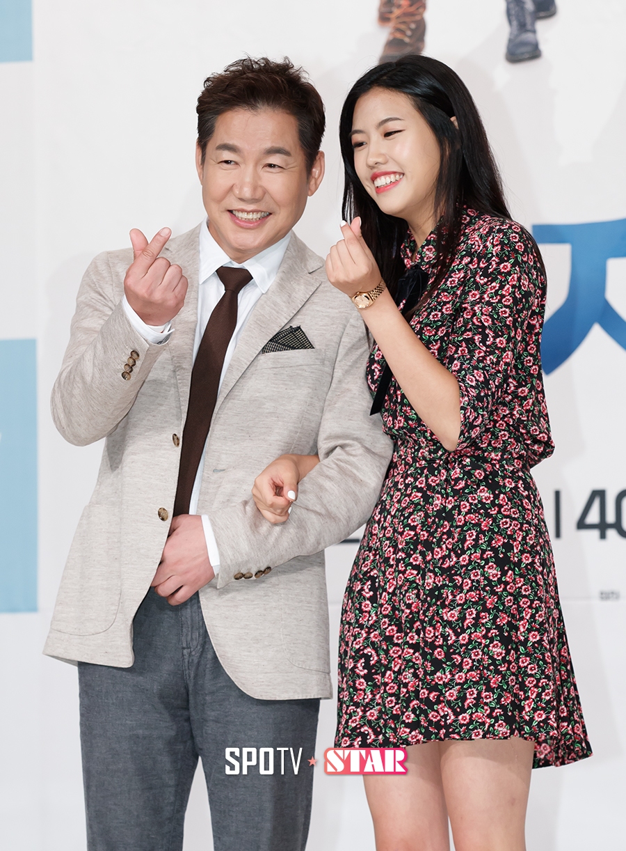 [포토S] 포즈 취하고 있는 박상원-박지윤 부녀