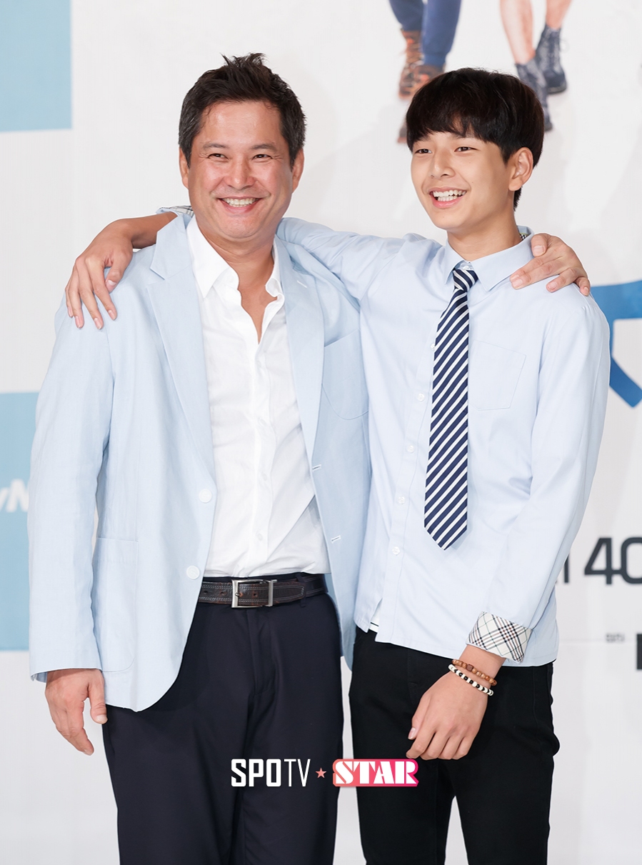 [포토S] 포즈 취하고 있는 이종원-이성준 부자