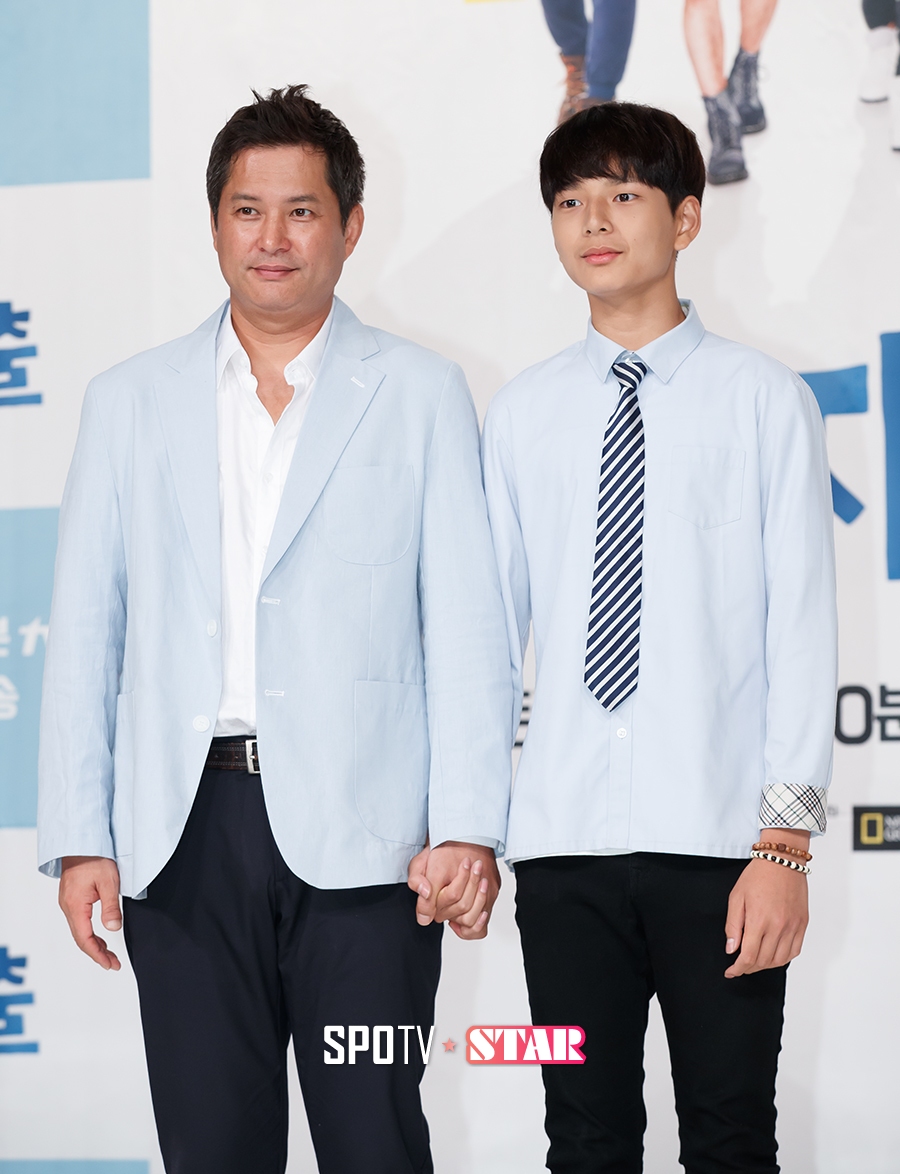 [포토S] 이종원-이성준 부자, 어색한 사진 촬영