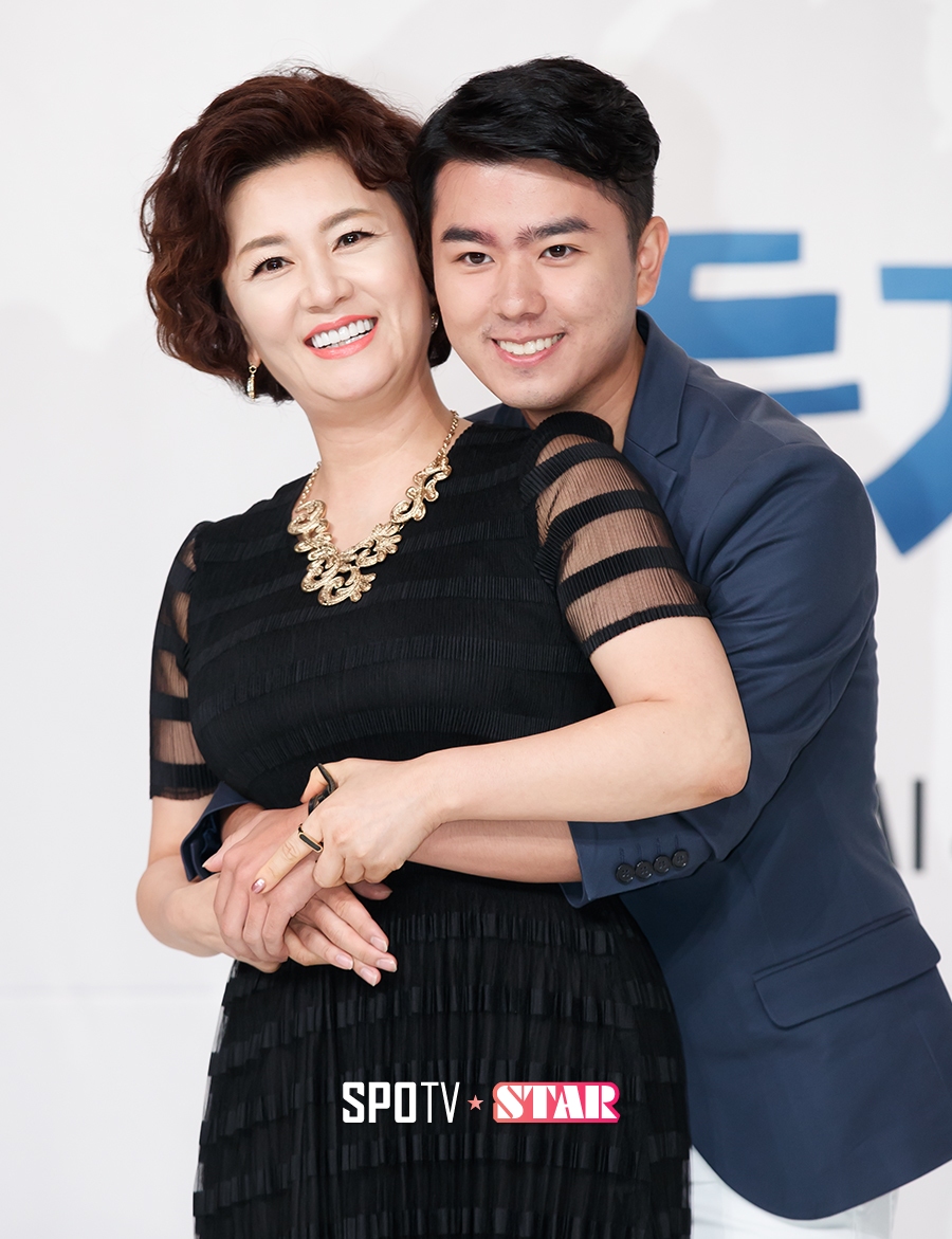 [포토S] 김혜선, 아들과 따뜻한 포옹