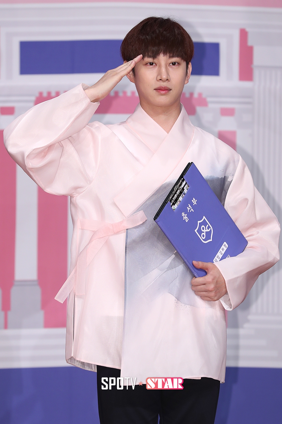 '아이돌학교' 김희철 "아이돌 '덕후', 직접 참여해 보고파"