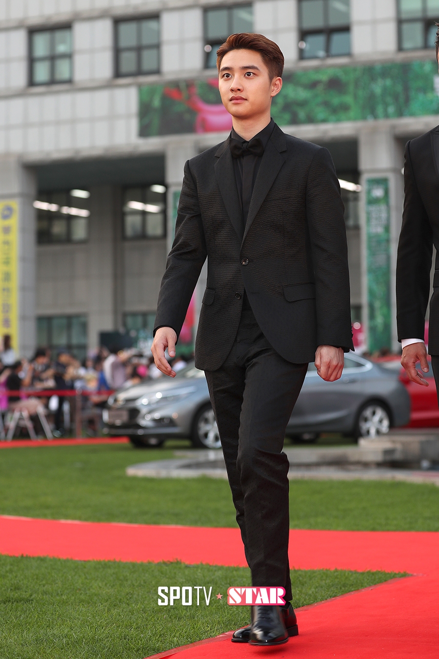 [포토S] 도경수, 올블랙 슈트