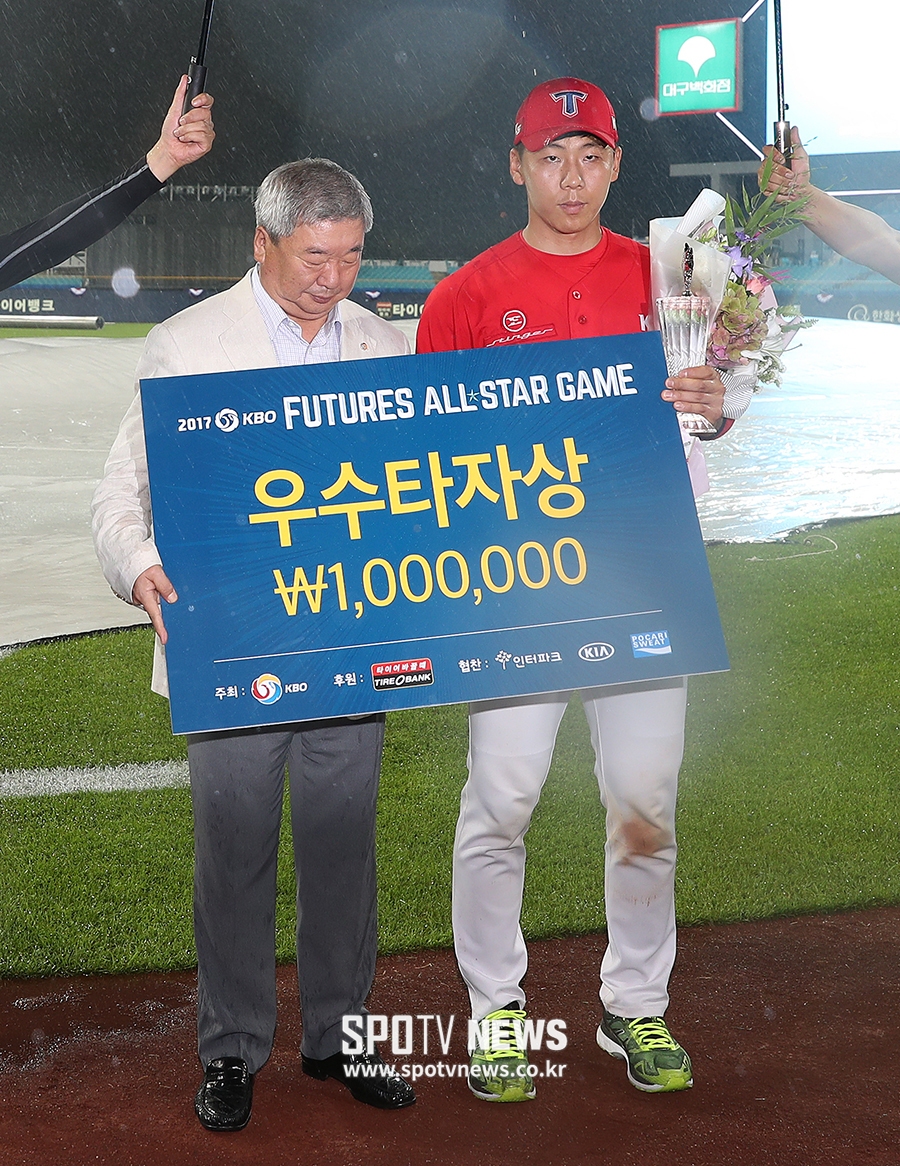 [포토S] 이정훈, 퓨처스 올스타전 우수타자상 수상