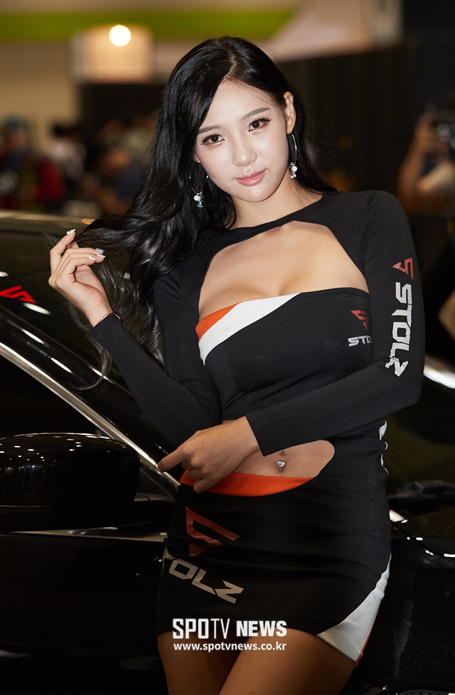 [포토S] 레이싱모델, 쭉 뻗은 각선미로 전시장 정복