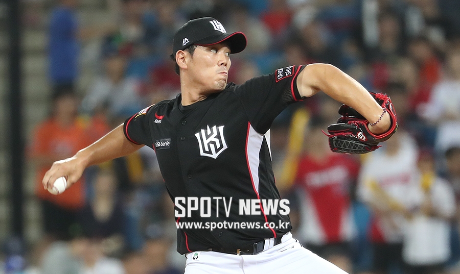 [포토S] 김재윤, 'kt 최초 팬 투표로 올스타전 왔어요'