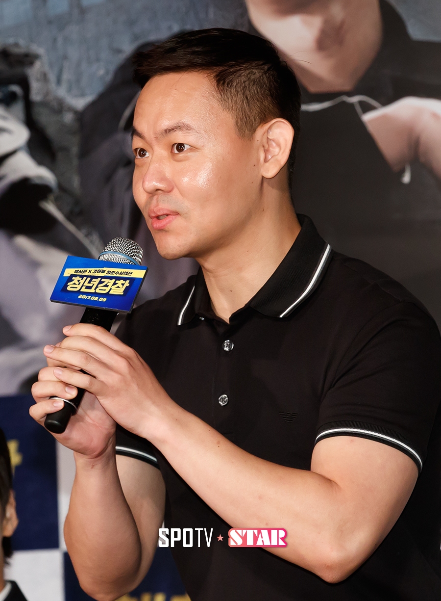 [포토S] 인사하는 영화 '청년경찰' 김주환 감독