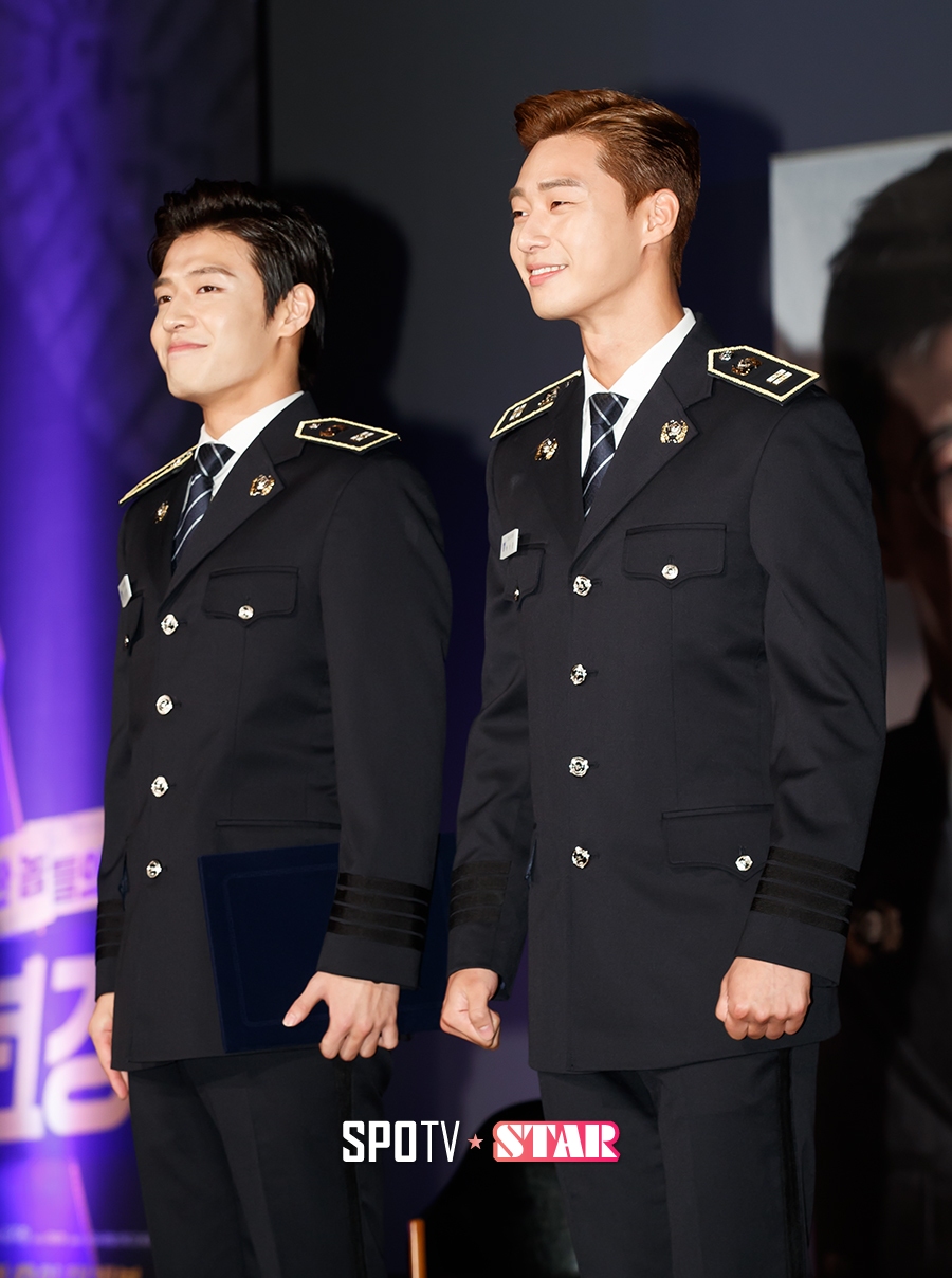 [포토S] 강하늘-박서준, 훈훈한 제복 자태