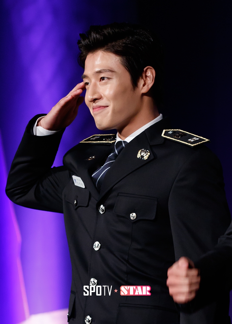 [포토S] 강하늘, 달콤한 경례