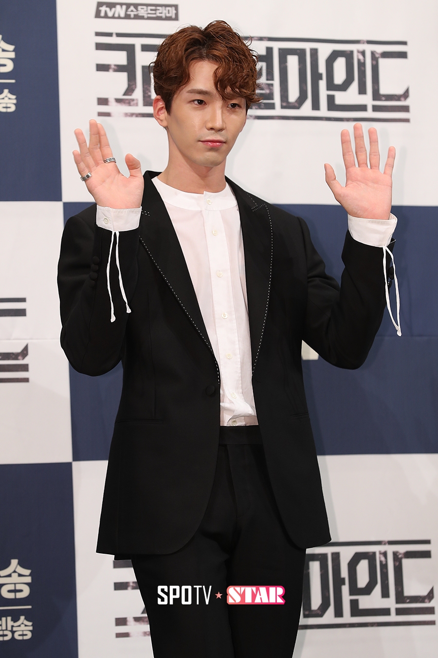 [포토S] 포즈 취하는 배우 고윤