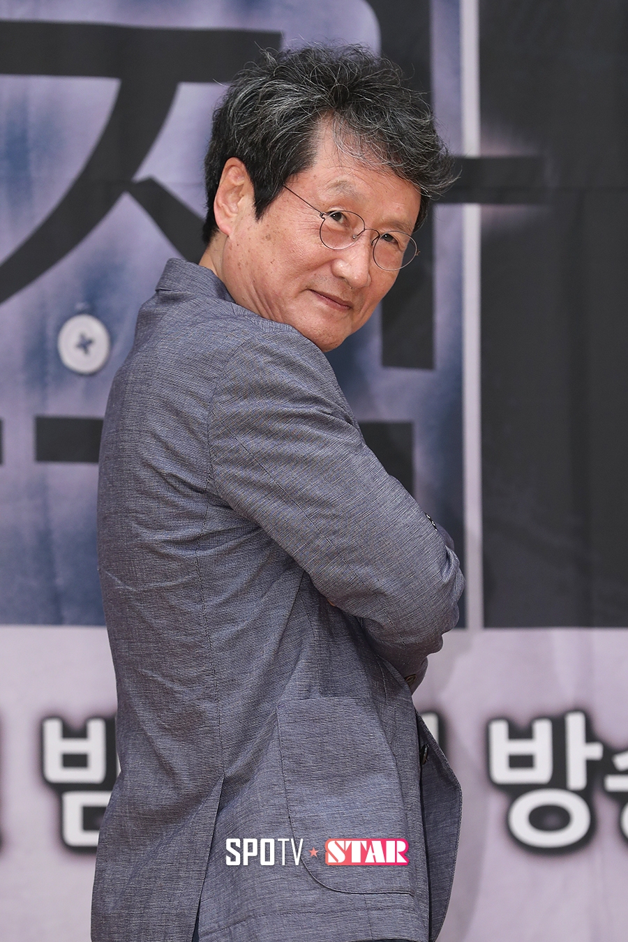 [포토S] 문성근, 까다로운 언론인