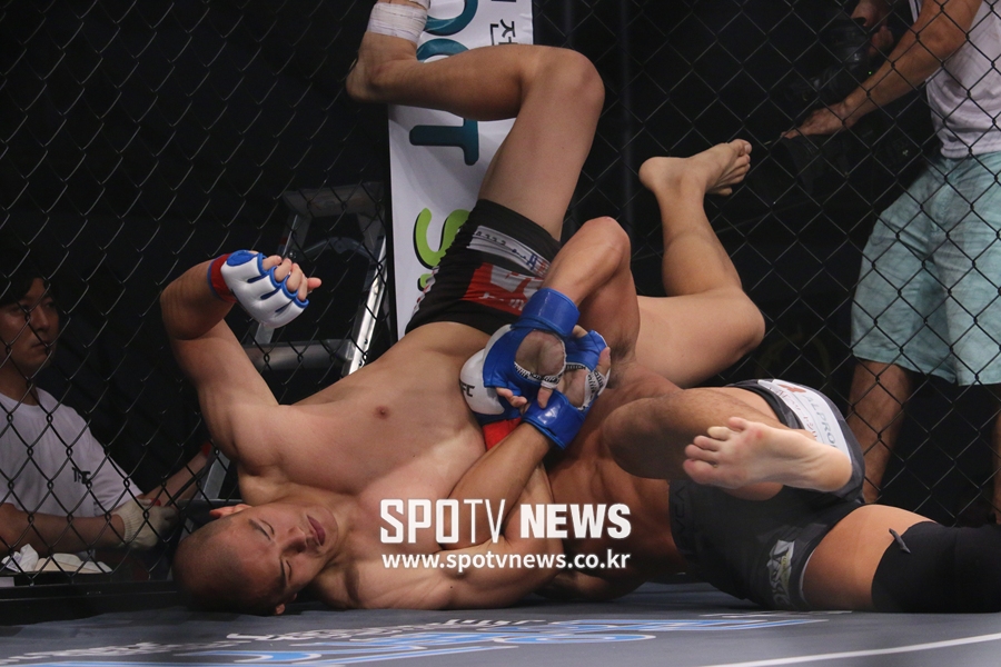 [포토S] 홍성찬 vs 사토 다케노리, 꼬이고 꼬인 자세