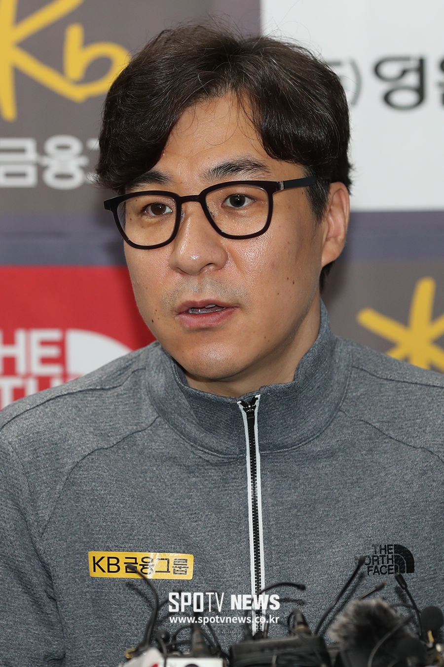 [포토S] 인사말 하는 김선태 감독
