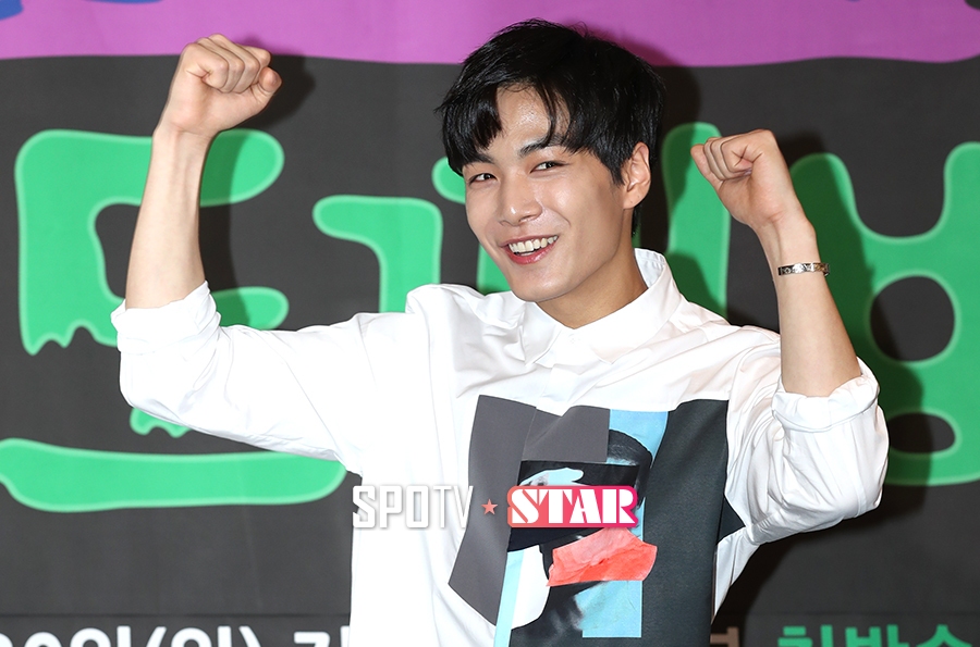 [포토S] 김종현, '파이팅 파이팅~'