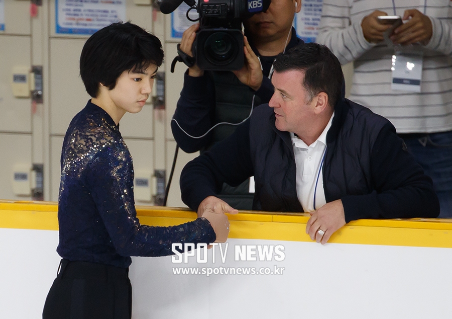 [포토S] 차준환 격려하는 브라이언 오서 코치