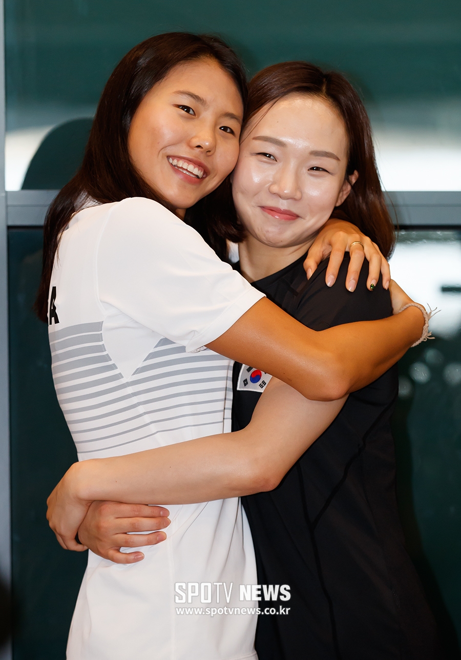 [포토S] 안세현-김서영, 사랑스런 포옹 나누며