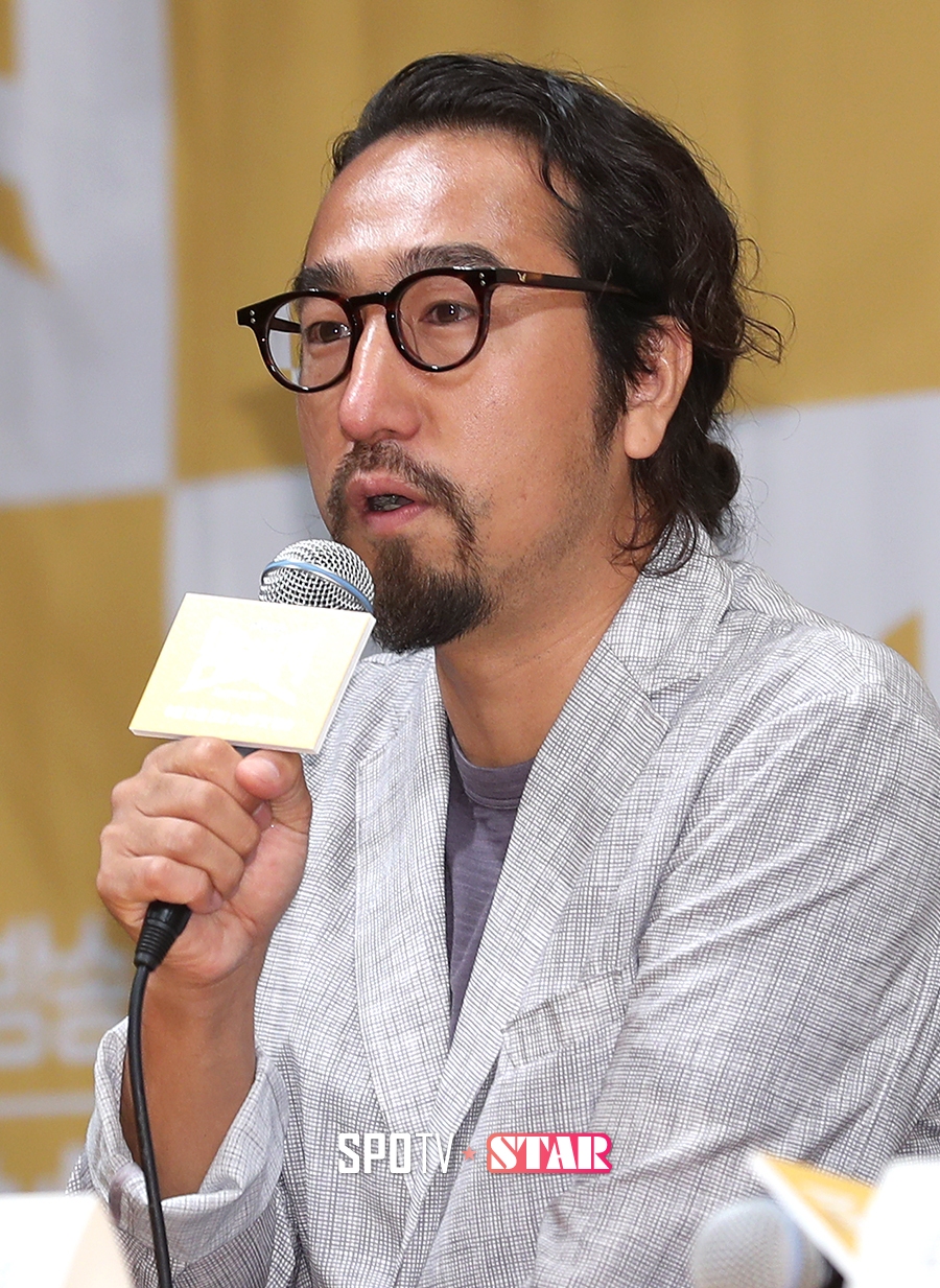 [포토S] 인사말 하는 홍종찬 감독