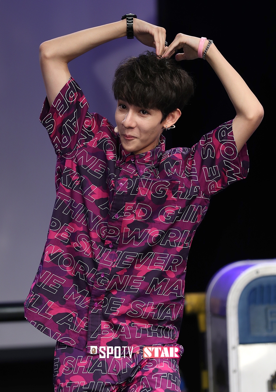 [포토S] 사무엘, 깜찍한 하트!
