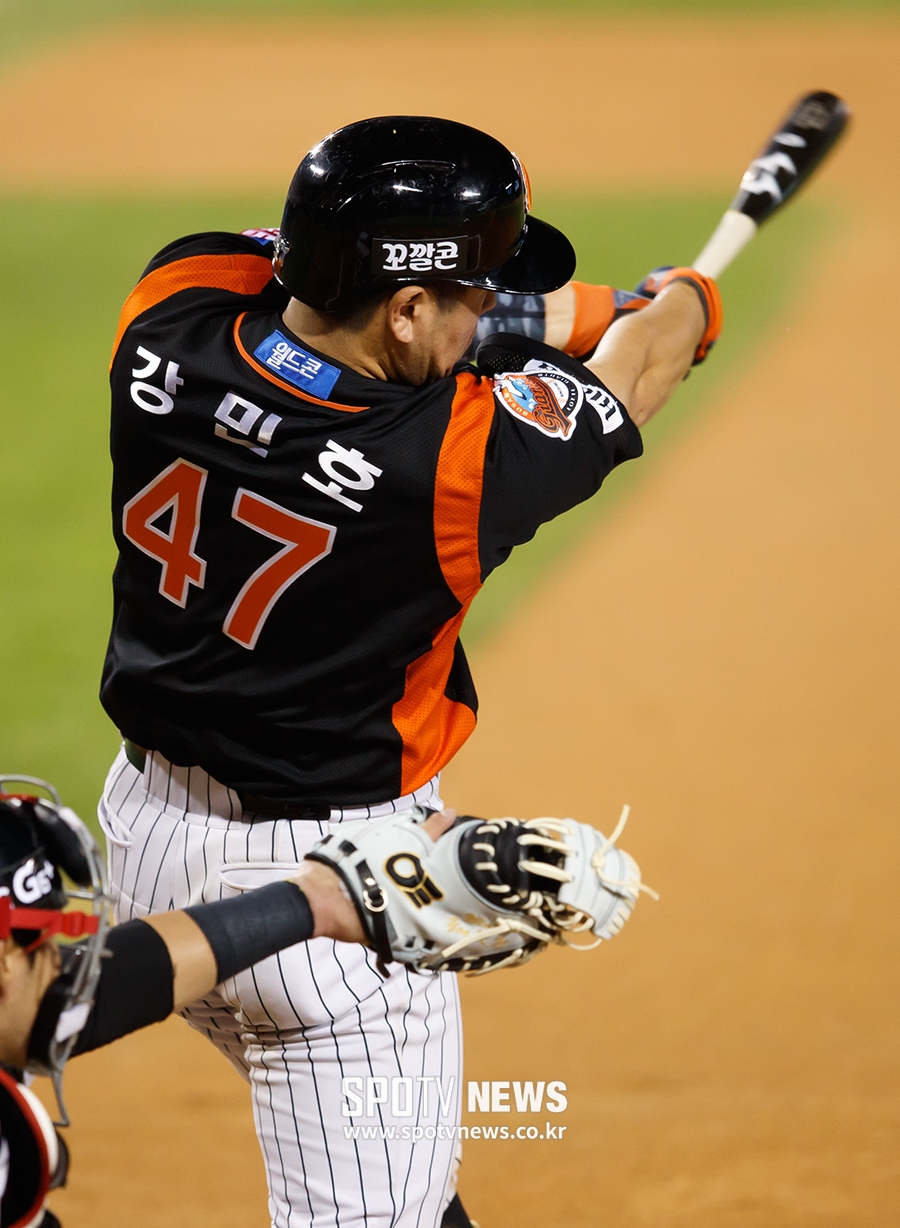 [포토S] 강민호, 시원한 동점포