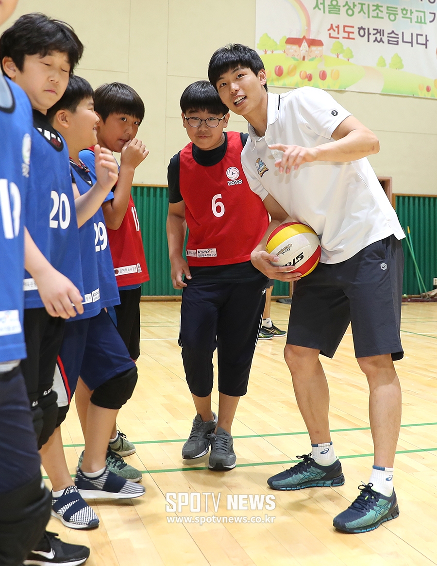 [포토S] 우리카드 김동훈, '저 네트를 잘 보고!'
