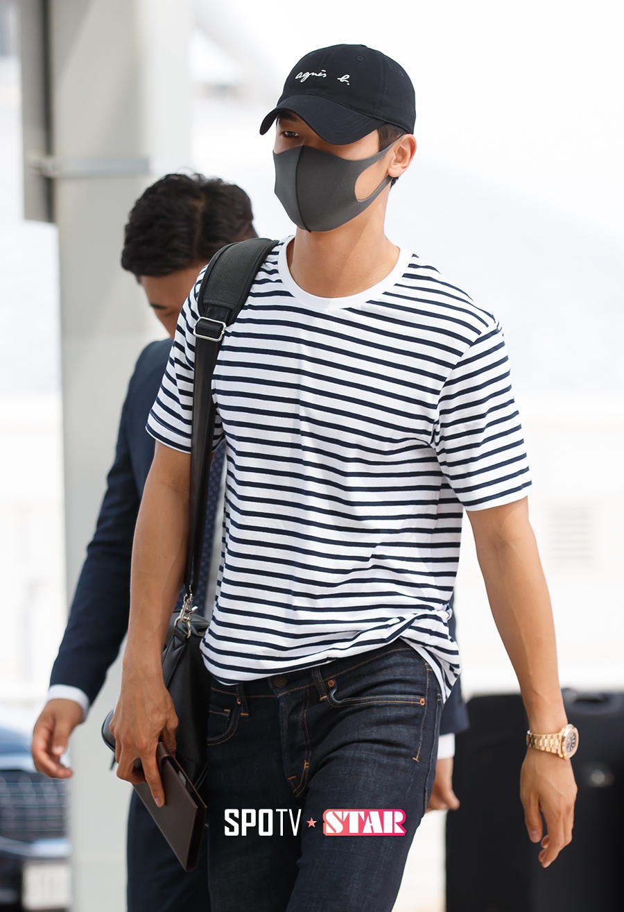 [포토S] 씨엔블루 강민혁, 마스크로 얼굴 가리고