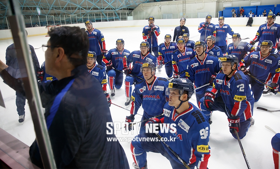 남자 아이스하키 '백지선호', 몽필드 HK와 연장 접전 끝 3-4 패