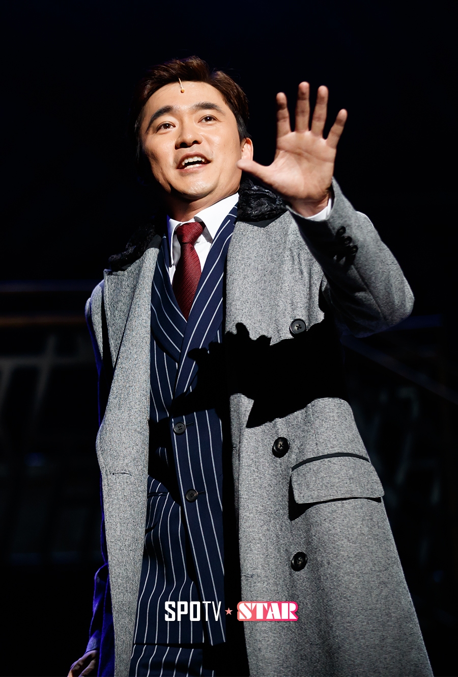 [포토S] 김석훈, 힘찬 음악에 맞춰