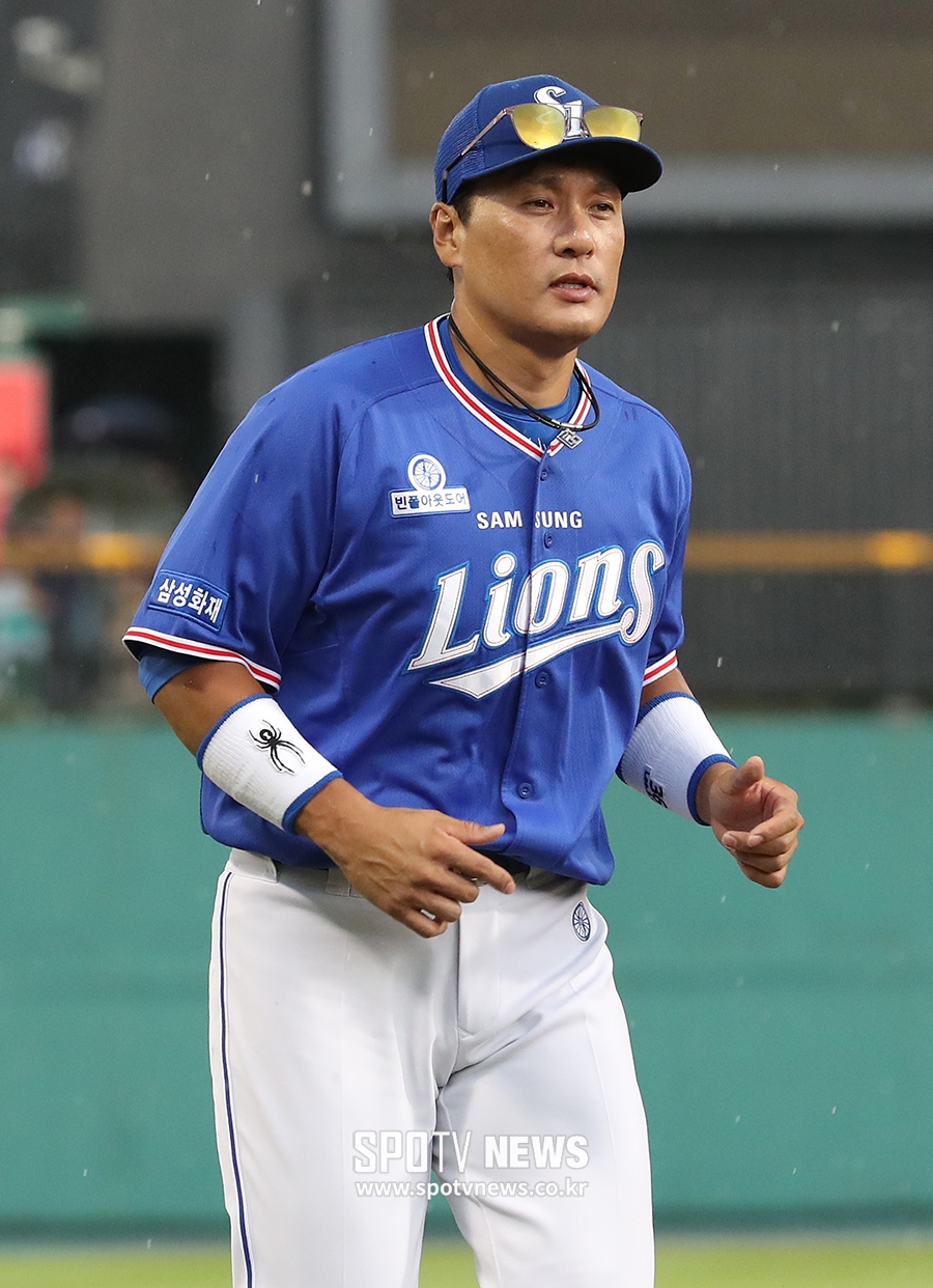 [포토S] 이승엽, 비로 취소된 은퇴 투어 첫 경기