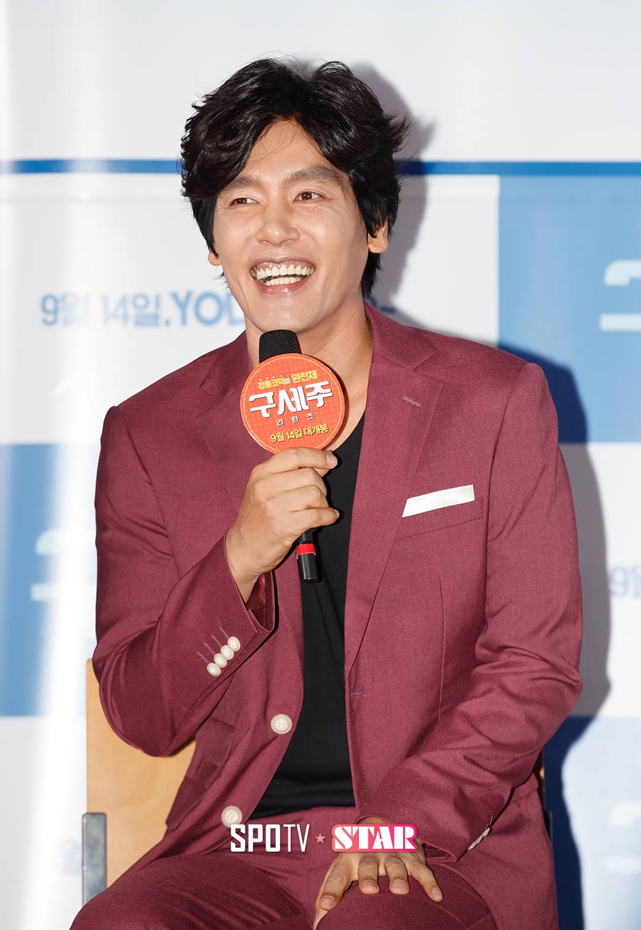 [포토S] 최성국, 많은 관심에 환한 미소