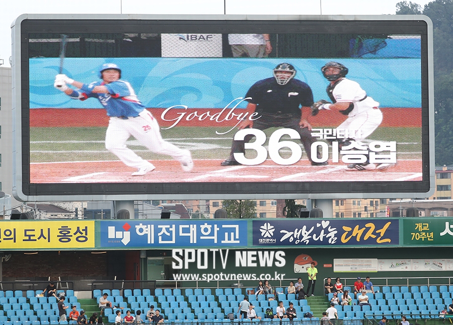 [포토S] 한화구장 전광판에 나오는 국민타자 이승엽
