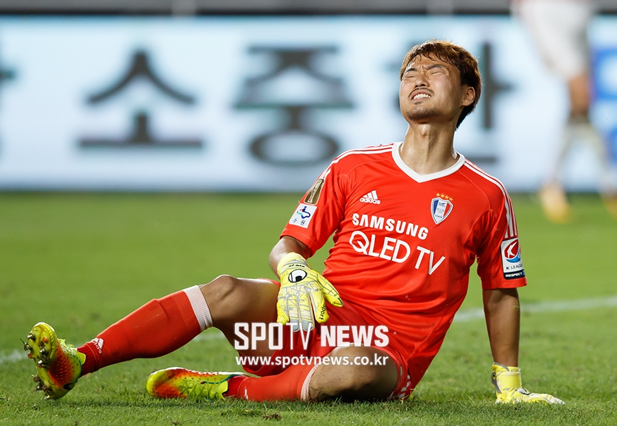 [포토S] 신화용, 자책골에 무너지는 마음