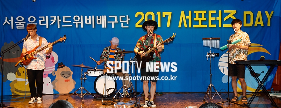[포토S] 축하공연에 나선 밴드 '오빠딸'