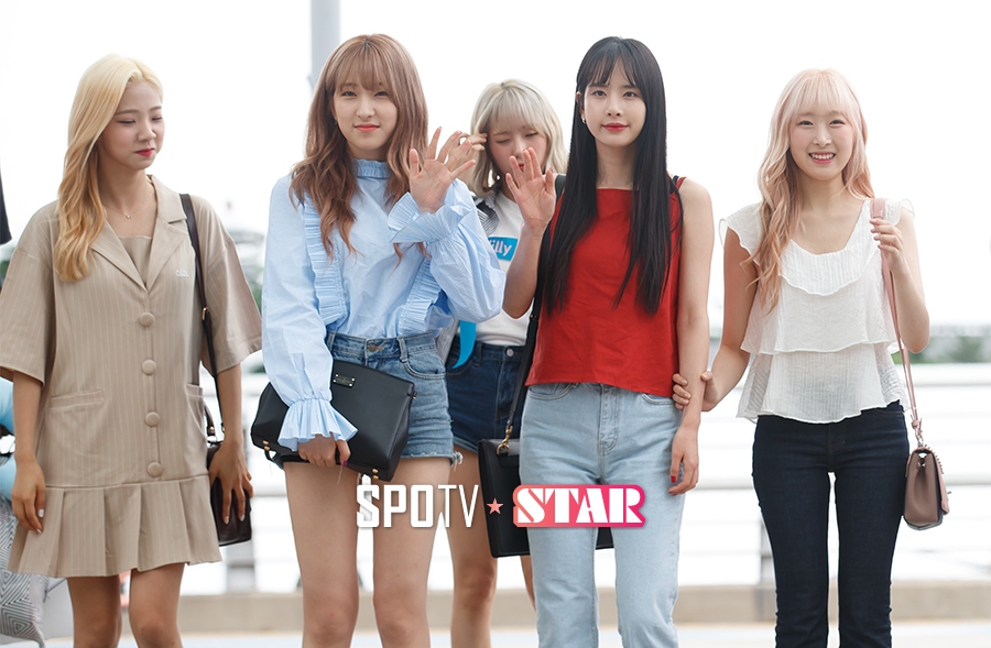 [포토S] 팬들 향해 손 흔드는 우주소녀