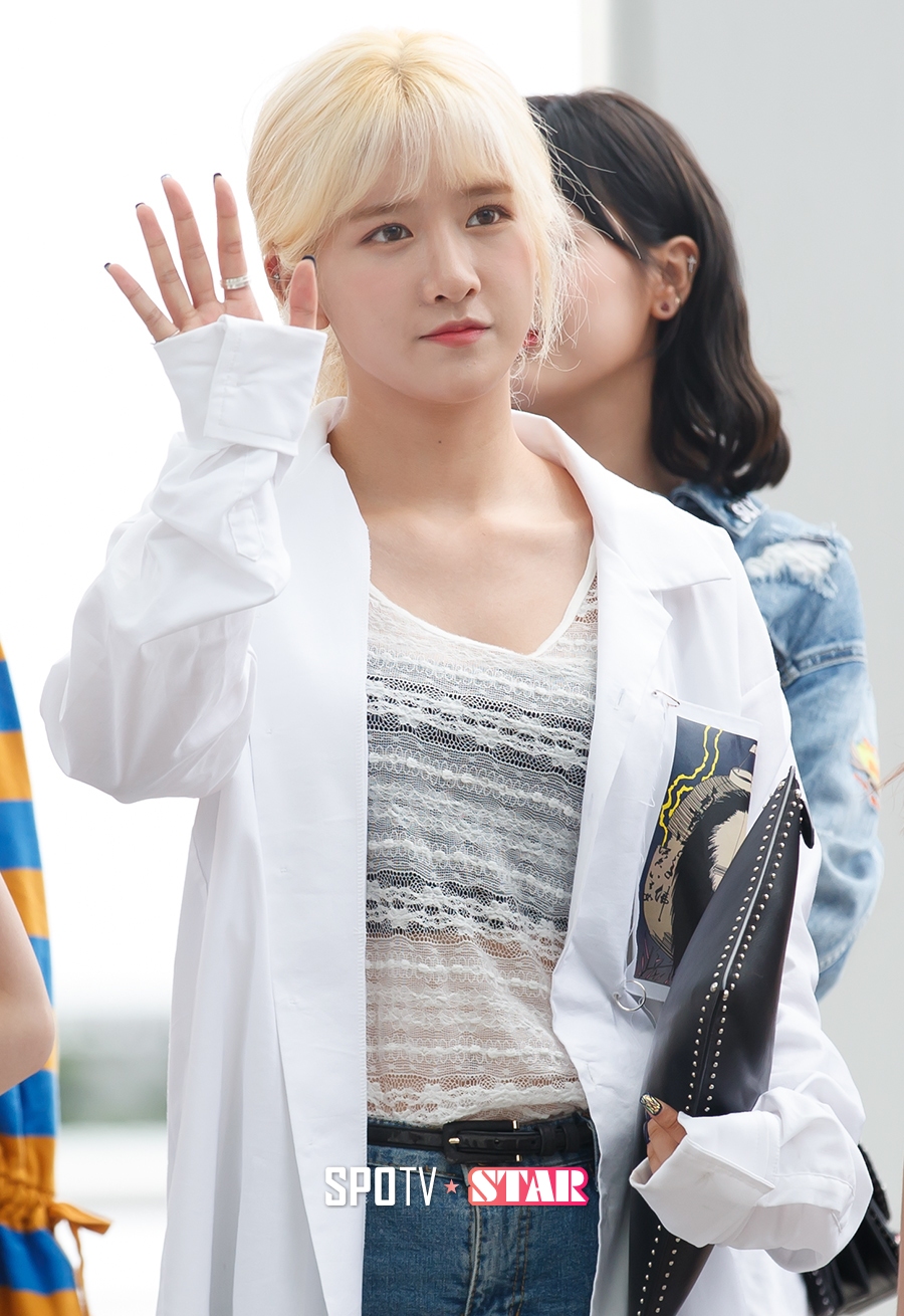 [포토S] 우주소녀 엑시, 상큼한 손인사