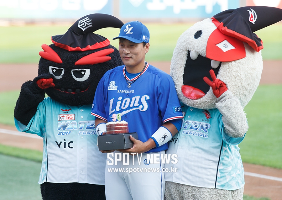 [포토S] '은퇴 투어' 이승엽, 'kt, 생일 축하 감사해요'