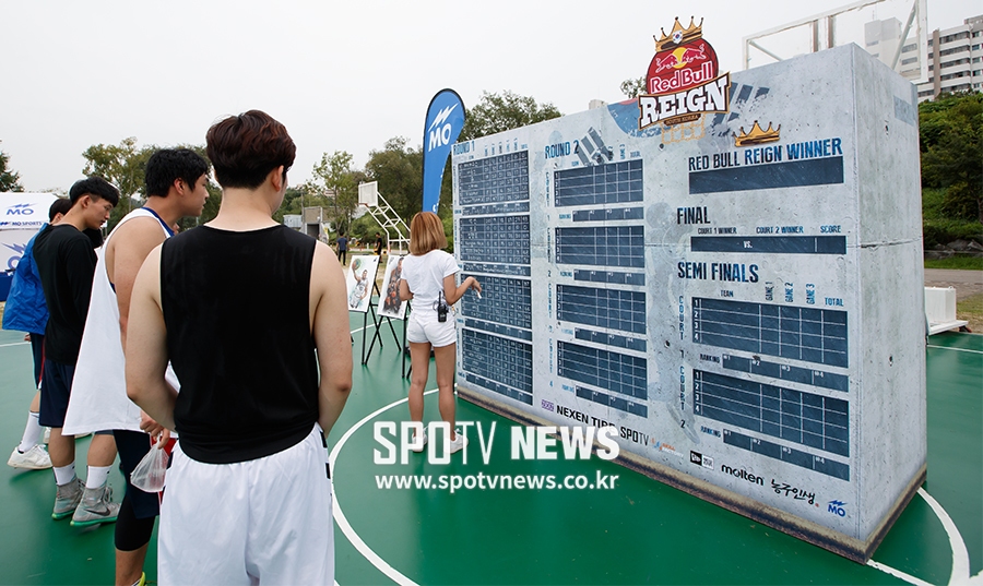 [포토S] 대진표 확인하고 있는 레드불 레인 참가 선수들