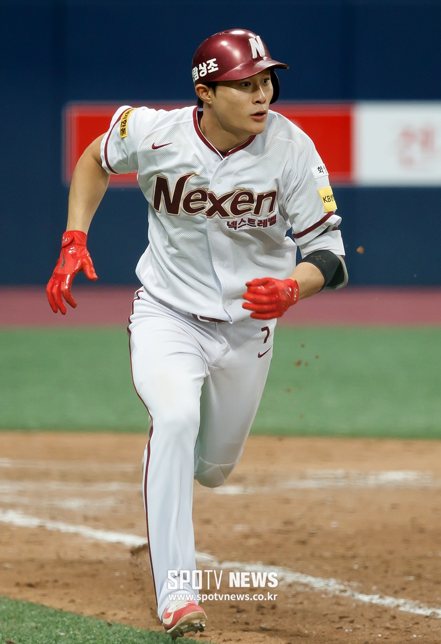 [포토S] 김하성, 싹쓸이 적시타 날리고 3루까지