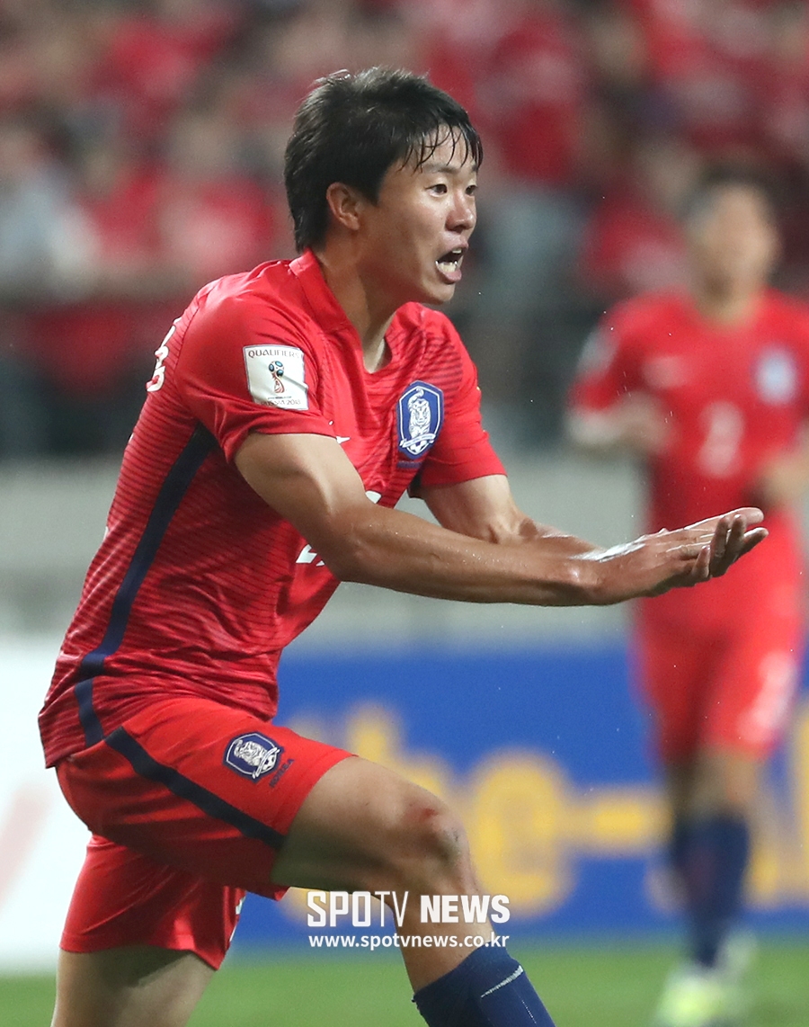 [포토S] 심판에 판정에 항의하는 권창훈